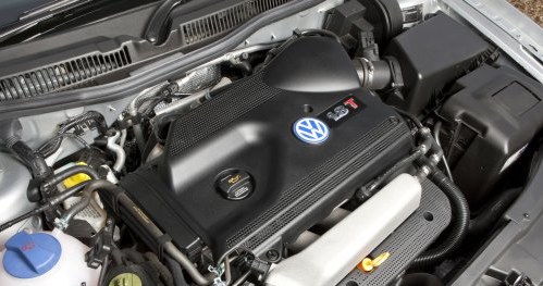 W zależności od rynku, silnik pod maską ma oznaczenie „1.8 T” lub „20V Turbo”. To ta sama jednostka. /Volkswagen