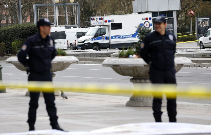 W zamachu w Ankarze zginęło 37 osób /PAP/EPA