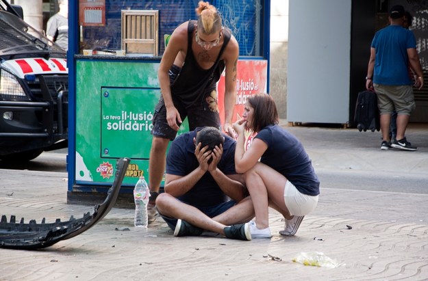 W zamachu w Barcelonie zginęło 13 osób, ponad sto zostało rannych /David Armengou /PAP/EPA