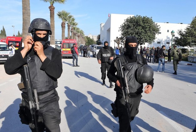 W zamachu w Tunezji zginęło 19 osób, w tym 17 cudzoziemców /MOHAMMED MESSARA /PAP/EPA