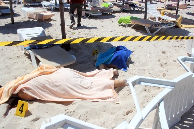 W zamachu w Tunezji zginęło co najmniej 28 osób /STR /PAP/EPA