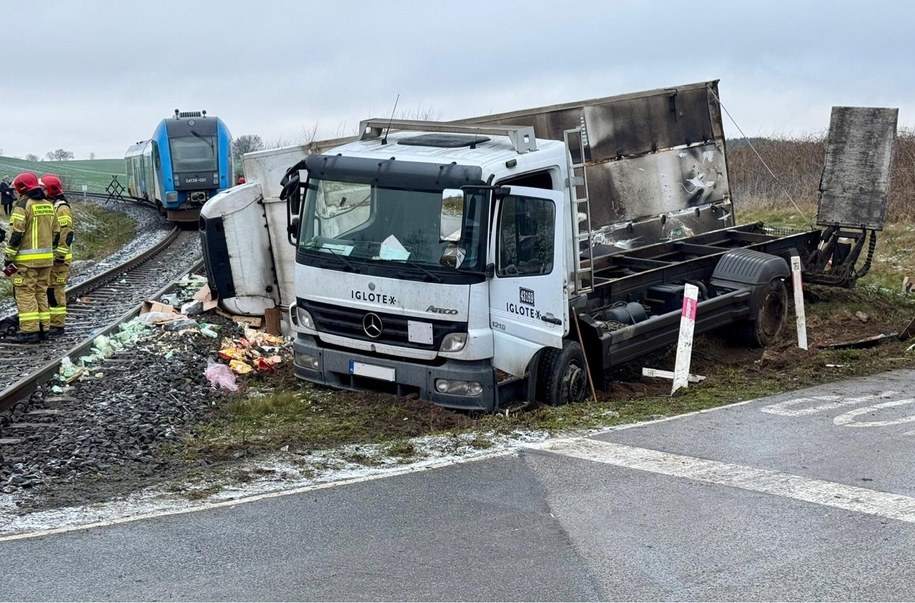 W zderzeniu ranne zostały dwie osoby /KPP Piła /Policja