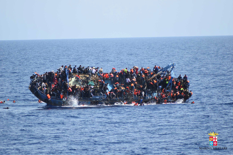 W zeszłym tygodniu utonęło aż 880 osób, próbujących dostać się z Afryki Subsaharyjskiej do Europy, zdj. ilustracyjne /Marina Militare /Agencja FORUM