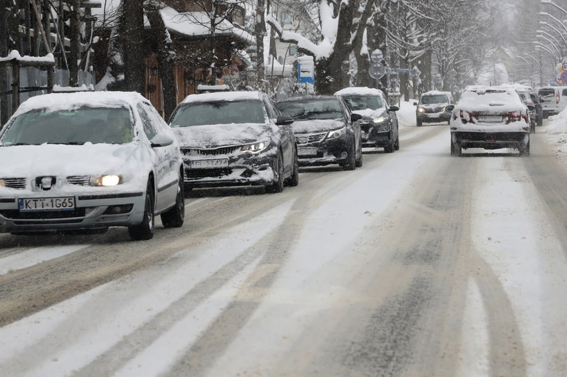 W zimowych warunkach ABS jest szczególne przydatny, ale niedoświadczony kierowca może przestraszyć się specyfiki jego pracy / 	Grzegorz Momot    /PAP