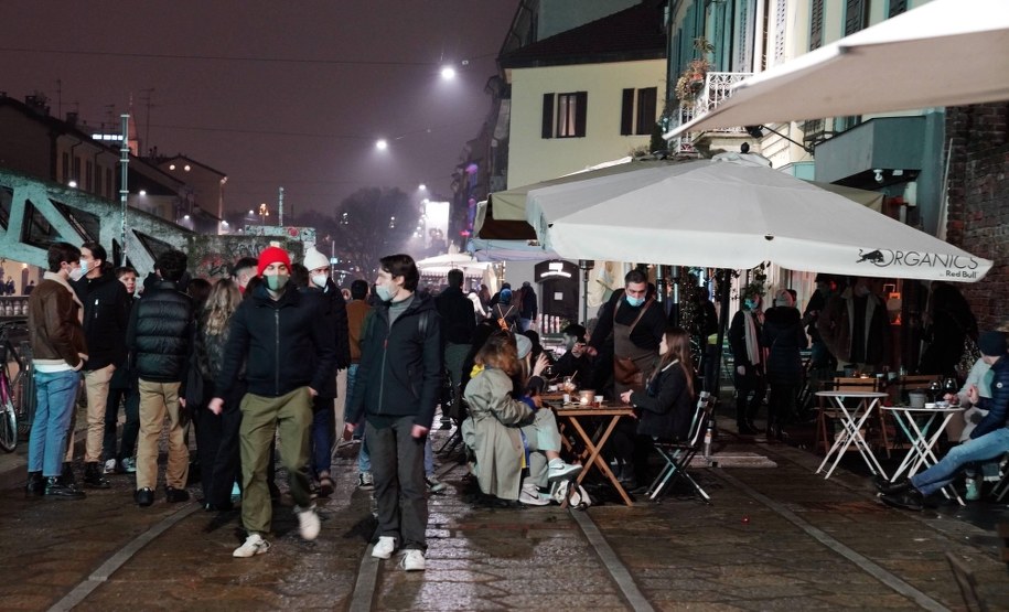 W żółtej strefie znalazł się także Mediolan - tak wczoraj wyglądało tam nocne życie /	Duilio Piaggesi /PAP/PA