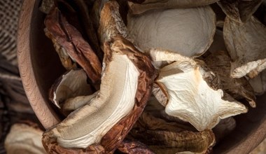 W żurku i bigosie są nieodzowne. Mało kto wie, że dają uczucie sytości, poprawiają pracę mózgu i wspierają układ odpornościowy