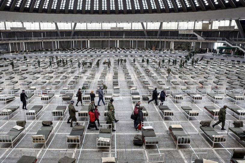 W związku z pandemią kraje szykują dodatkowe miejsca dla chorych; na zdjęciu Belgrad /AFP