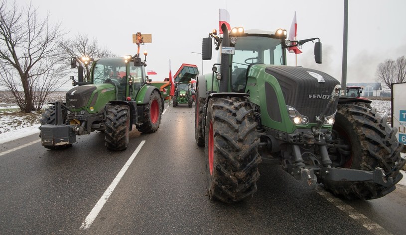 W związku z protestem rolników kierowcy w całym kraju muszą przygotować się na utrudnienia. / WOJCIECH STROZYK/REPORTER  /East News
