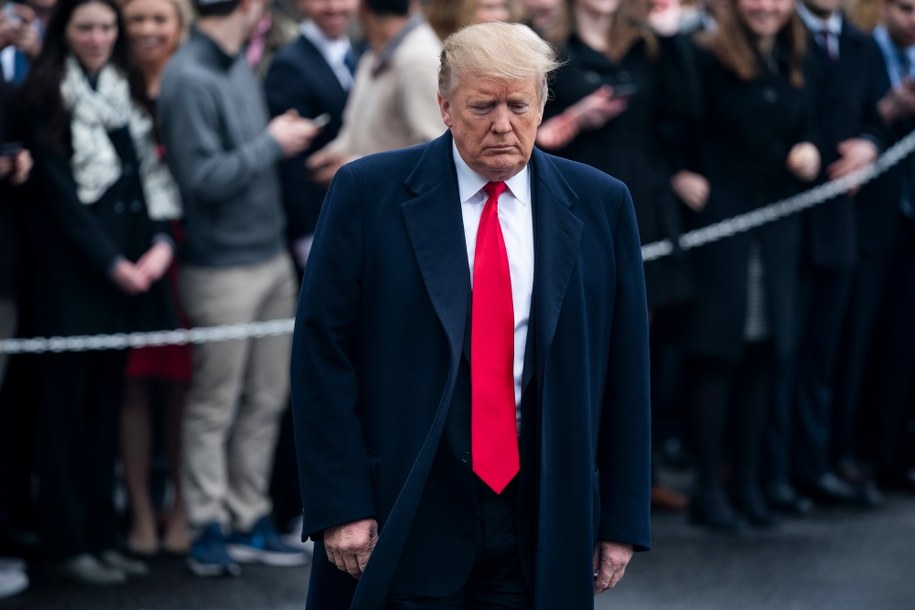 W związku ze śledztwem kilku współpracowników Trumpa usłyszało zarzuty /JIM LO SCALZO /PAP