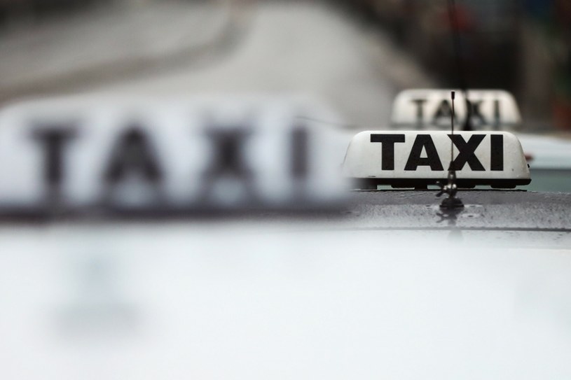 W zwykłych taksówkach nie ma ograniczeń liczby pasażerów /Beata Zawrzel /Reporter