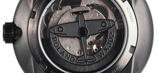 Wachnik zegarka WX302 w kształcie myśliwca Spitfire /INTERIA.PL/materiały prasowe