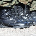 Wadliwe obuwie dla wojska. Producent z zakazem opuszczania kraju