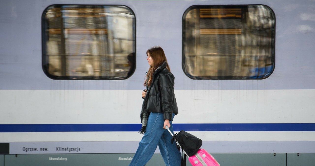 Wafelek rekompensatą za 7,5 godzinne spóźnienie Intercity. Pasażerowie mają więcej praw /Zbyszek Kaczmarek /Reporter