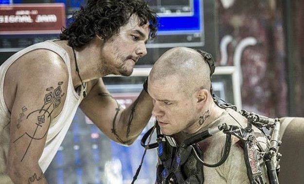 Wagner Moura i Matt Damon w filmie "Elizjum" /materiały dystrybutora