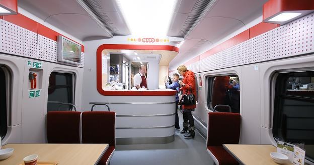 Wagon restauracyjny w pociągu PesaDART /PAP