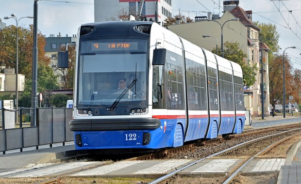 Wagon tramwajowy wypadł z torów. Trzy osoby poszkodowane