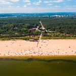 Wakacje coraz bliżej i... drożej. Jak Polacy próbują zaoszczędzić? 