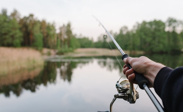 Wakacje inne niż wszystkie: Wędkarstwo. Sprawdzamy, czy połkniemy haczyk