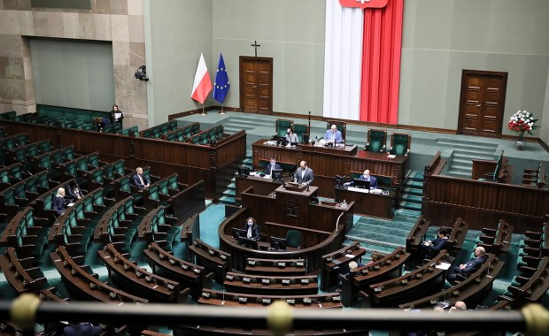 Wakacje kredytowe dla osób, które straciły pracę. Dzisiaj decyzja posłów