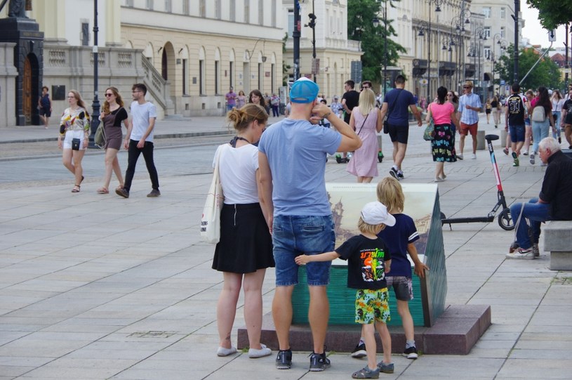 Wakacje kredytowe dla wszystkich? /ZOFIA I MAREK BAZAK  /East News