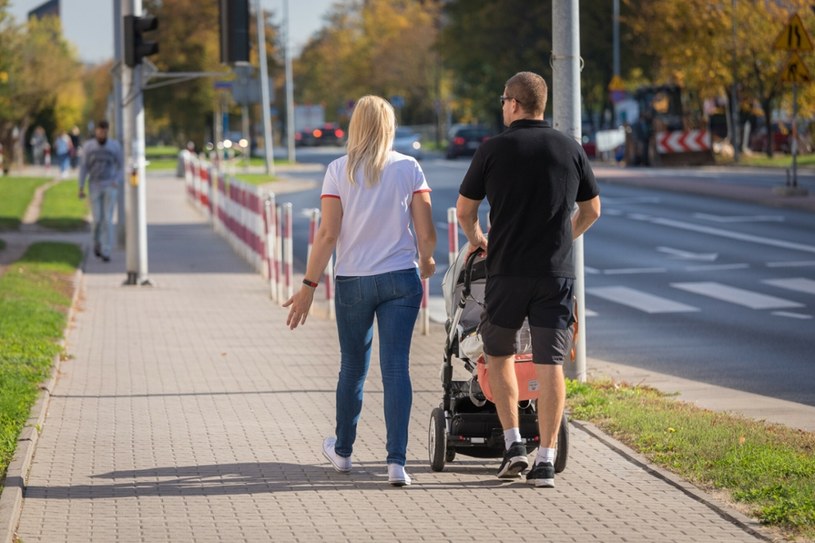 Wakacje kredytowe.Raty kredytu niższe niż przy braku podwyżek stóp procentowych /Arkadiusz Ziółek /East News