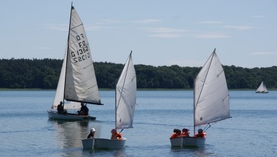 ​Wakacje pod żaglami. RMF FM z wizytą w Próchnówku nad jeziorem Bytyń Wielki