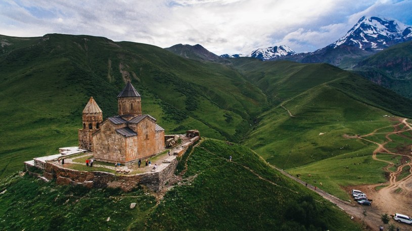 Wakacje w Gruzji 2021: Góry Kaukazu dominują w krajobrazie /123RF/PICSEL