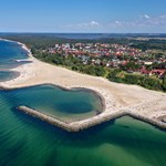 Wakacje w „polskim Dubaju”. Plaża w Jarosławcu podbija serca turystów