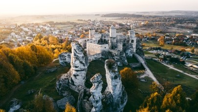 Wakacyjne imprezy na zamku w Ogrodzieńcu. Wśród atrakcji turniej rycerski