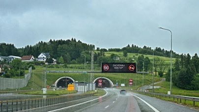 Wakacyjny boom na zakopiance. Tunelem pod Luboniem Małym bije rekordy