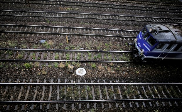 Wakacyjny rozkład jazdy pociągów idzie do kosza. Wstrzymano sprzedaż biletów na lato 