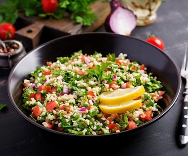 Wakacyjny smak orientu: Libańska sałatka tabbouleh z natką pietruszki