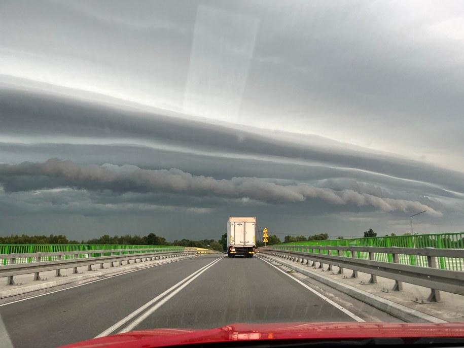 Wał szkwałowy nad Piotrkowem Trybunalskim /Gorąca Linia RMF FM