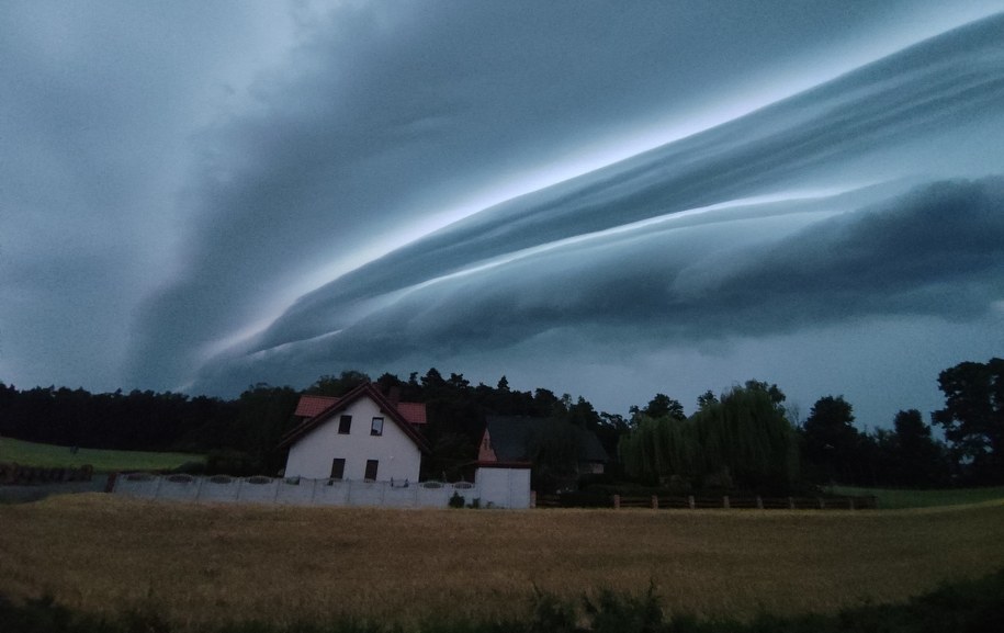 Wał szkwałowy nad wielkopolskim Boguszynem /Gorąca Linia RMF FM