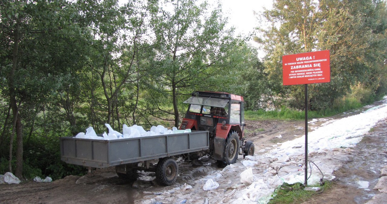 Wał w powiecie Opole Lubelskie powstrzymał nocną falę 