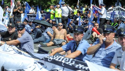 "Walczymy o godne życie". Kilka tysięcy mundurowych protestowało w stolicy