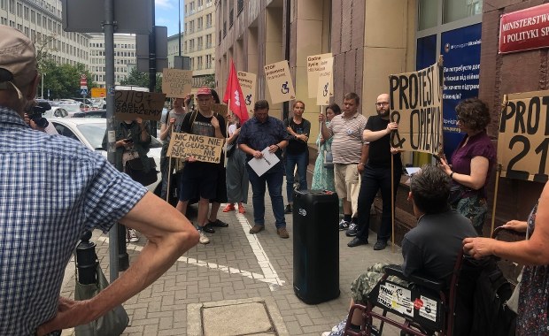 "Walczymy o godne życie". Protest opiekunów osób niepełnosprawnych