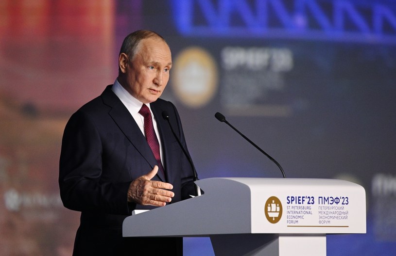 Wałdimir Putin podczas Forum Ekonomicznego w Sankt Petersburgu /Ramil Sitdikov/SPUTNIK  /AFP
