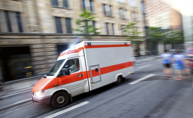 Walec drogowy przejechał 5-latka. Chłopiec zginął na oczach ojca