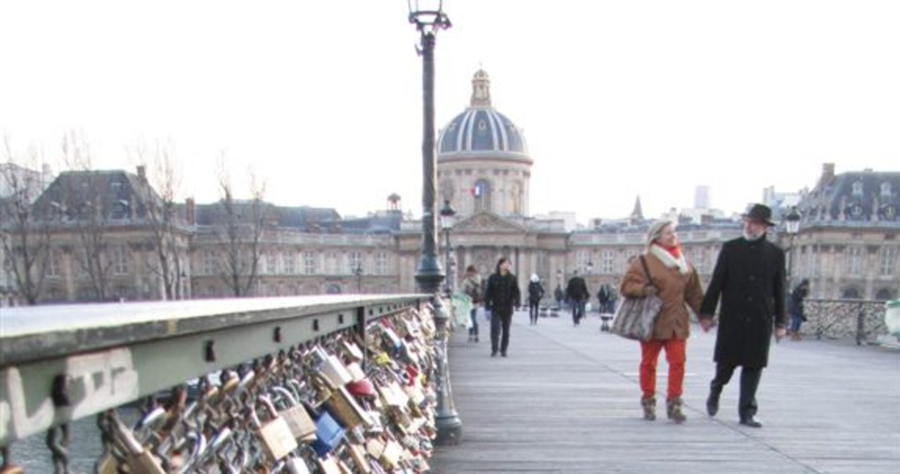 Walentynki na Moście Zakochanych w Paryżu. Czy może być romantyczniej?