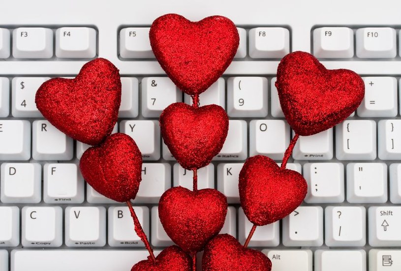Walentynki to nie tylko święto zakochanych, ale także... hakerów /123RF/PICSEL