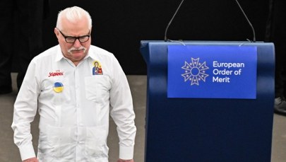 Wałęsa i Buzek odznaczeni. "Honorujemy tych, którzy ją budowali"