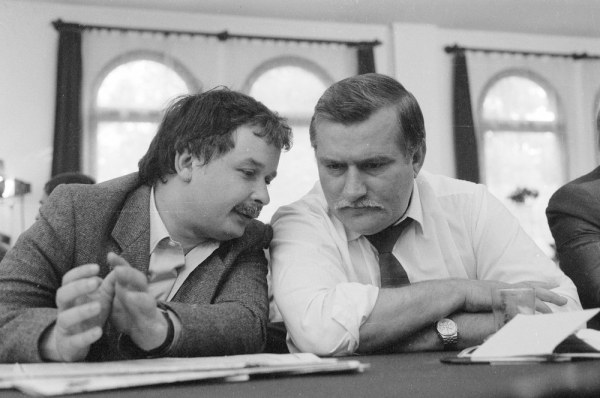 https://i.iplsc.com/walesa-i-kaczynscy-zanim-ich-drogi-sie-rozeszly/0002P1PHP6TMMCT5-C317-F3.jpg