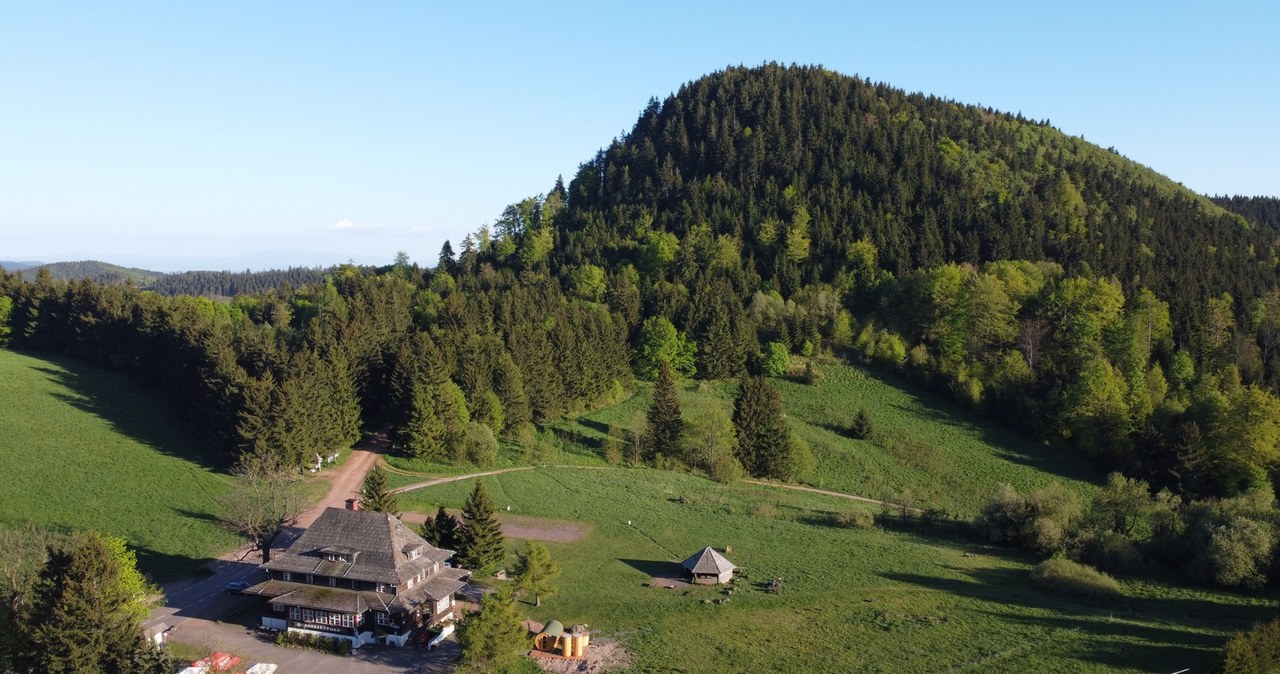 Waligóra to wyzwanie nawet dla wytrawnych wędrowców. Przekonaj się, jaki szlak wybrać, aby sprawdzić swoją kondycję i wytrzymałość /Mateusz Małkowski, CC BY-SA 4.0, https://creativecommons.org/licenses/by-sa/4.0 /CC-BY 4.0