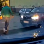 Walka o miejsce parkingowe w Warszawie. Agresywny kierowca BMW