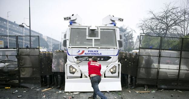 Walka o pracę idzie im lepiej niż sama praca? /AFP