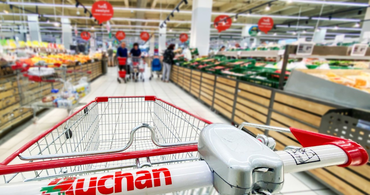 Walka sklepów o klientów trwa. To, co zrobił Auchan, zaskoczy wszystkich /Canva Pro /INTERIA.PL