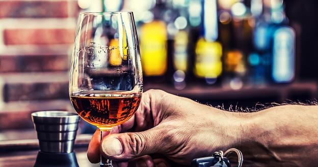 Walka z alkoholem - jak to się robi w Polsce i za granicą? /&copy;123RF/PICSEL