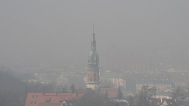 Walka ze smogiem. Wstrzymano wnioski w ramach programu "Czyste powietrze"