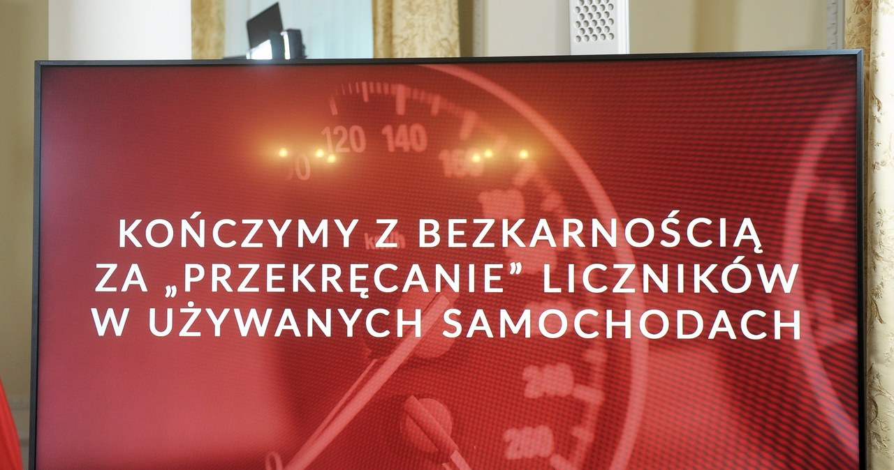 Walkę z cofaniem liczników hucznie ogłosili Zbigniew Ziobro i Patryk Jaki /Jan Bielecki /East News